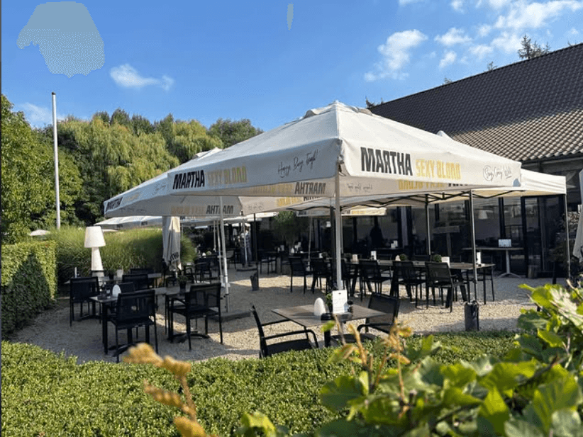Het terras van Brasserie Rhodesgoed
