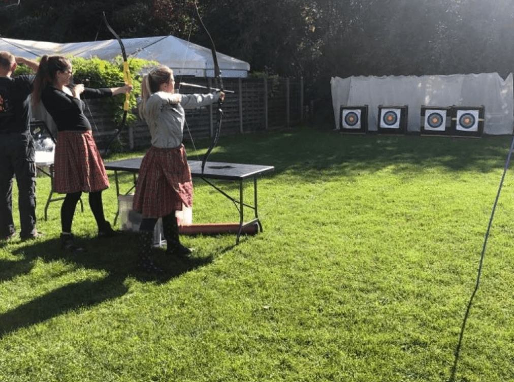 Archery bij een teambuilding met Brasserie Rhodesgoed